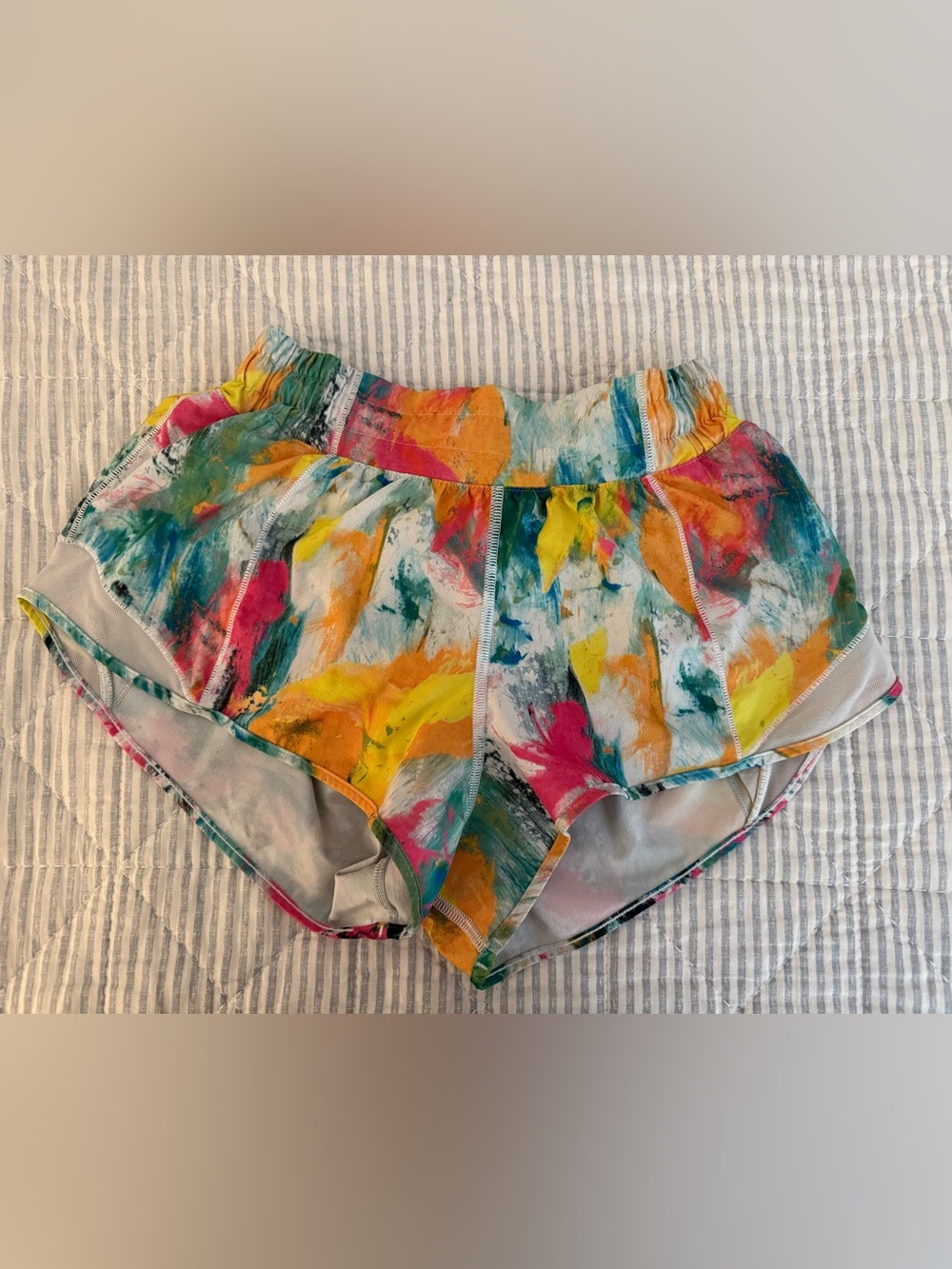 Lululemon Hotty Hot High rise 2.5 inch shorts